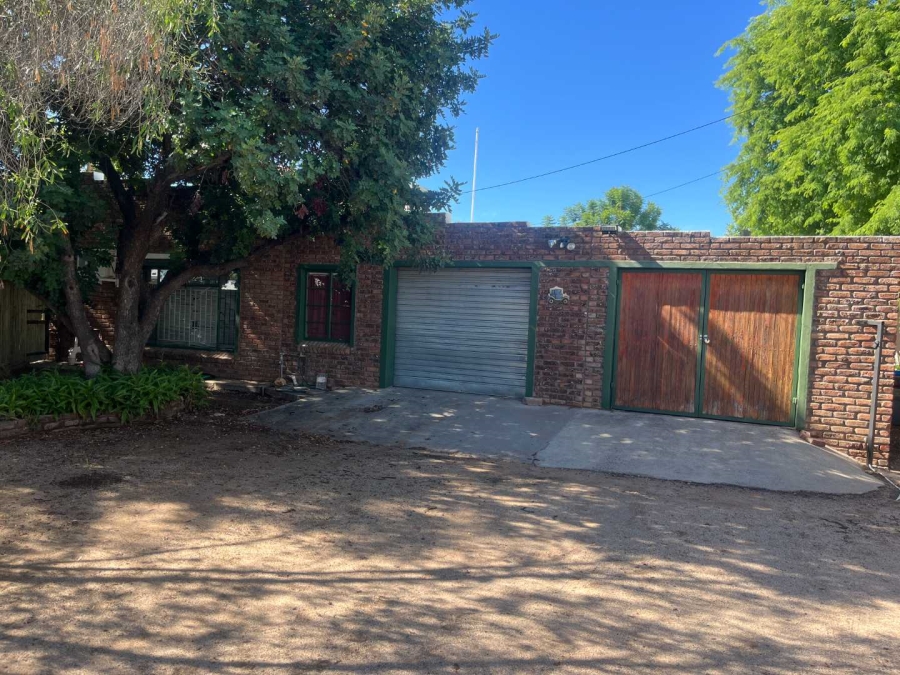 5 Bedroom Property for Sale in Die Rand Northern Cape